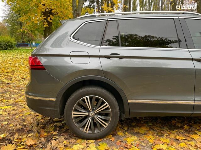 Серый Фольксваген Тигуан, объемом двигателя 2 л и пробегом 205 тыс. км за 16940 $, фото 10 на Automoto.ua