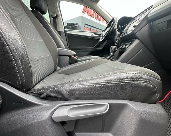 Серый Фольксваген Тигуан, объемом двигателя 1.97 л и пробегом 165 тыс. км за 25999 $, фото 21 на Automoto.ua