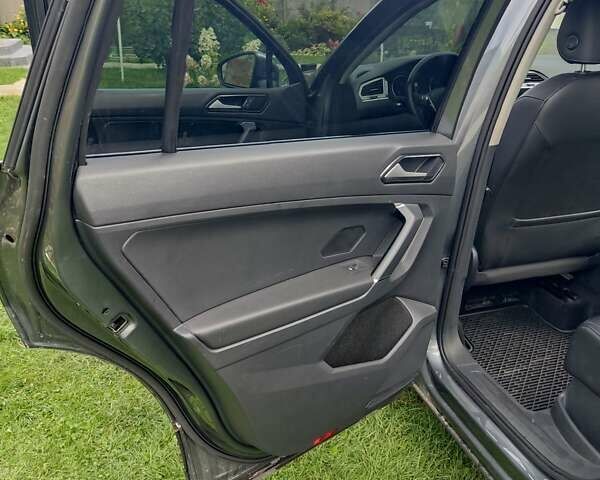 Серый Фольксваген Тигуан, объемом двигателя 1.98 л и пробегом 134 тыс. км за 20000 $, фото 9 на Automoto.ua