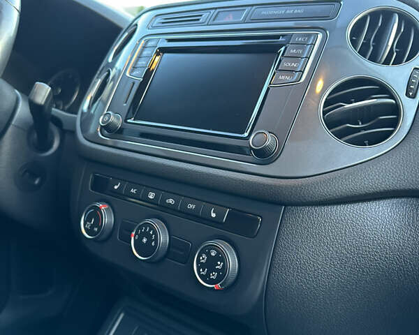 Сірий Фольксваген Тігуан, об'ємом двигуна 1.98 л та пробігом 158 тис. км за 13999 $, фото 38 на Automoto.ua