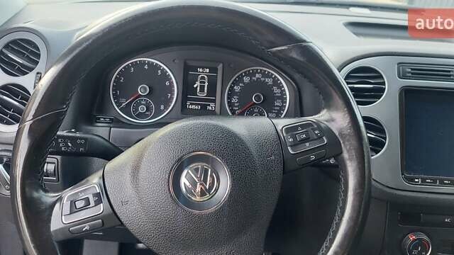 Серый Фольксваген Тигуан, объемом двигателя 1.98 л и пробегом 145 тыс. км за 12850 $, фото 13 на Automoto.ua
