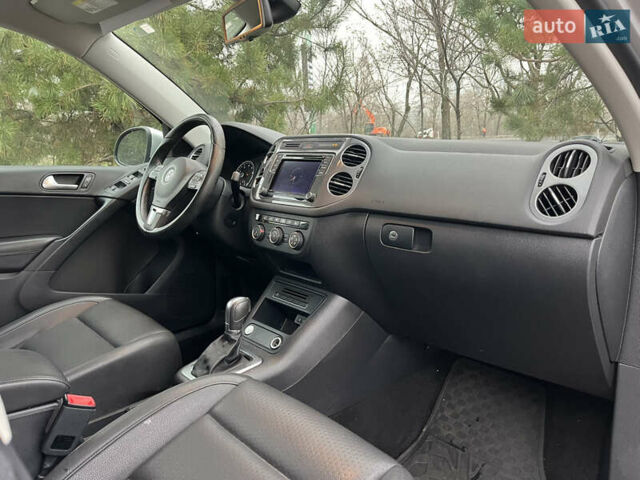 Серый Фольксваген Тигуан, объемом двигателя 2 л и пробегом 172 тыс. км за 10990 $, фото 10 на Automoto.ua
