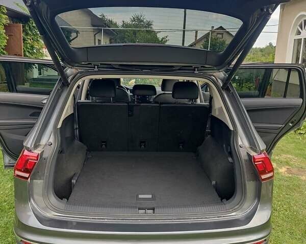 Серый Фольксваген Тигуан, объемом двигателя 1.98 л и пробегом 134 тыс. км за 20000 $, фото 11 на Automoto.ua