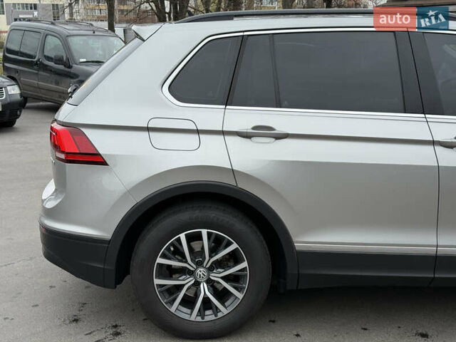 Серый Фольксваген Тигуан, объемом двигателя 2 л и пробегом 263 тыс. км за 18700 $, фото 51 на Automoto.ua