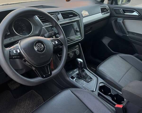 Сірий Фольксваген Тігуан, об'ємом двигуна 1.98 л та пробігом 98 тис. км за 17200 $, фото 5 на Automoto.ua