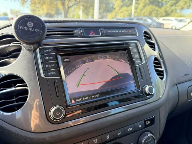 Серый Фольксваген Тигуан, объемом двигателя 2 л и пробегом 53 тыс. км за 12000 $, фото 9 на Automoto.ua