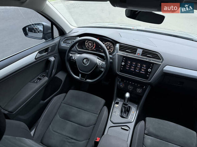 Серый Фольксваген Тигуан, объемом двигателя 2 л и пробегом 263 тыс. км за 18700 $, фото 33 на Automoto.ua