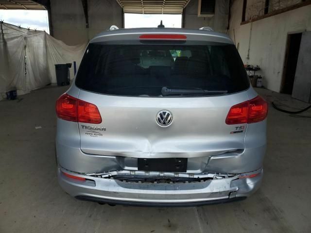 Серый Фольксваген Тигуан, объемом двигателя 2 л и пробегом 188 тыс. км за 336 $, фото 5 на Automoto.ua