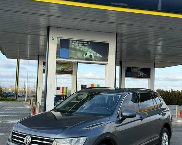 Серый Фольксваген Тигуан, объемом двигателя 2 л и пробегом 240 тыс. км за 14999 $, фото 10 на Automoto.ua