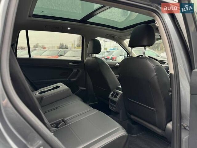 Сірий Фольксваген Тігуан, об'ємом двигуна 1.98 л та пробігом 152 тис. км за 18400 $, фото 60 на Automoto.ua
