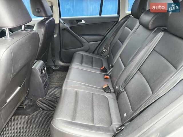 Сірий Фольксваген Тігуан, об'ємом двигуна 1.98 л та пробігом 206 тис. км за 13500 $, фото 7 на Automoto.ua