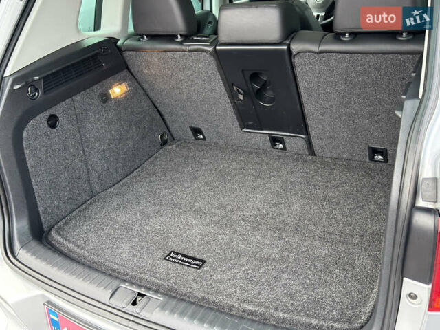 Серый Фольксваген Тигуан, объемом двигателя 2 л и пробегом 181 тыс. км за 15000 $, фото 17 на Automoto.ua