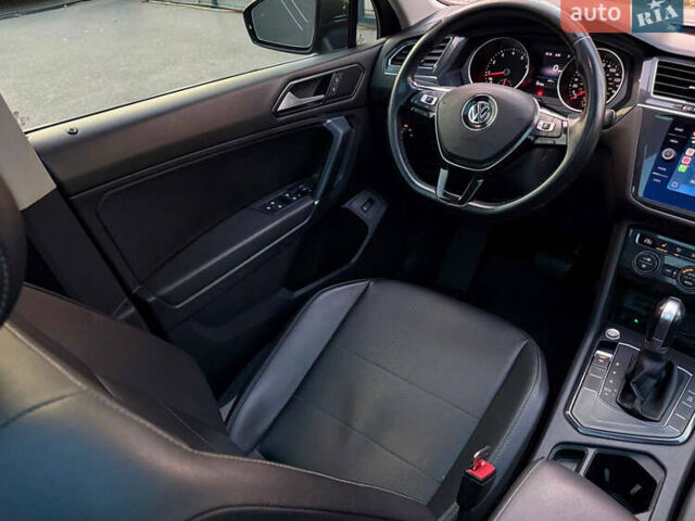 Серый Фольксваген Тигуан, объемом двигателя 2 л и пробегом 155 тыс. км за 18500 $, фото 20 на Automoto.ua