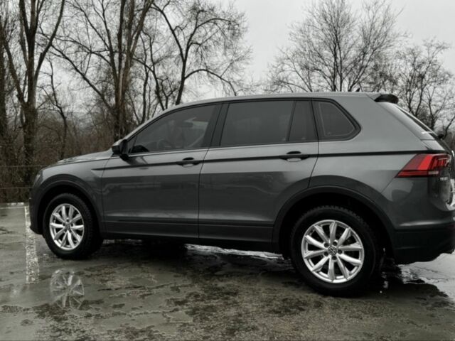 Сірий Фольксваген Тігуан, об'ємом двигуна 2 л та пробігом 117 тис. км за 22500 $, фото 3 на Automoto.ua