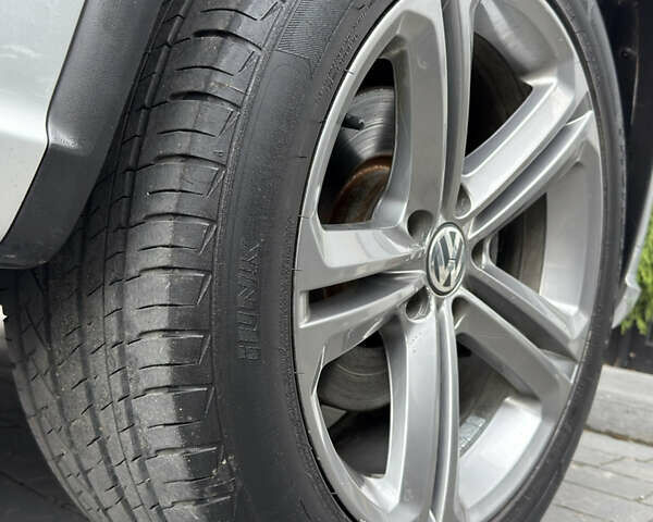 Серый Фольксваген Тигуан, объемом двигателя 2 л и пробегом 181 тыс. км за 15000 $, фото 56 на Automoto.ua