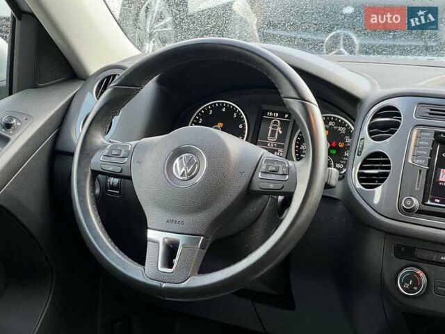 Сірий Фольксваген Тігуан, об'ємом двигуна 2 л та пробігом 196 тис. км за 13300 $, фото 12 на Automoto.ua