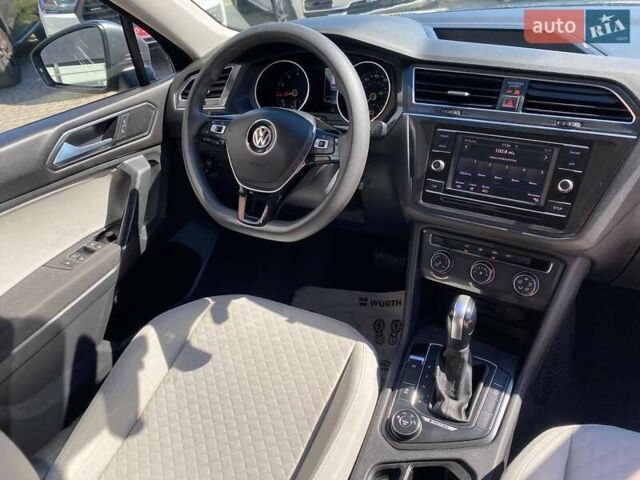 Серый Фольксваген Тигуан, объемом двигателя 2 л и пробегом 172 тыс. км за 14300 $, фото 9 на Automoto.ua