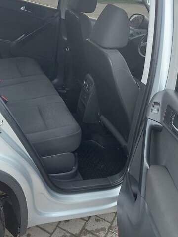 Серый Фольксваген Тигуан, объемом двигателя 1.98 л и пробегом 145 тыс. км за 12850 $, фото 7 на Automoto.ua