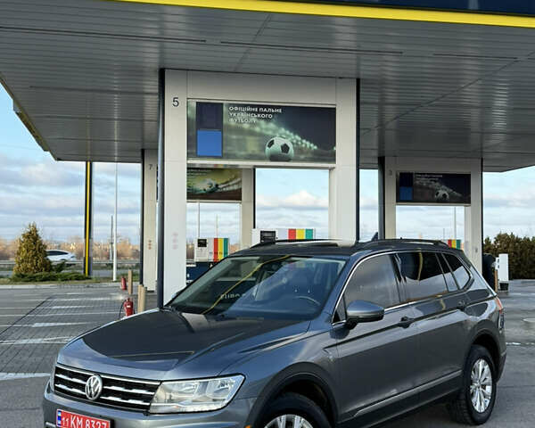 Серый Фольксваген Тигуан, объемом двигателя 2 л и пробегом 240 тыс. км за 14999 $, фото 11 на Automoto.ua