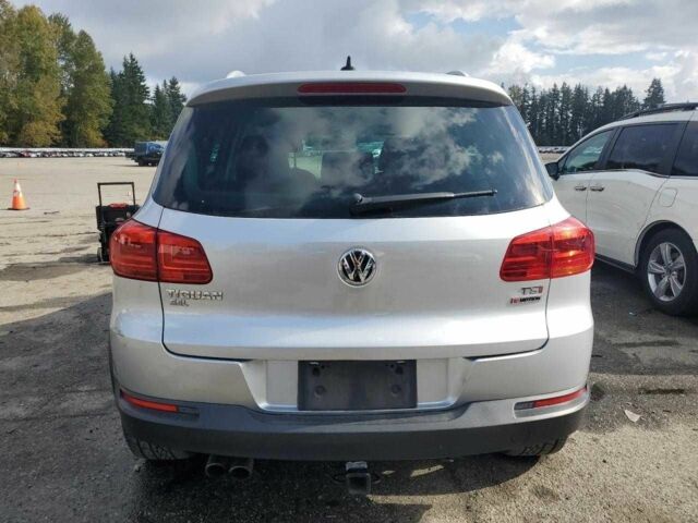 Серый Фольксваген Тигуан, объемом двигателя 2 л и пробегом 111 тыс. км за 1700 $, фото 5 на Automoto.ua