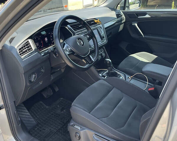 Серый Фольксваген Тигуан, объемом двигателя 1.97 л и пробегом 84 тыс. км за 29000 $, фото 11 на Automoto.ua