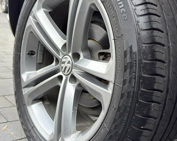 Серый Фольксваген Тигуан, объемом двигателя 2 л и пробегом 181 тыс. км за 15000 $, фото 57 на Automoto.ua