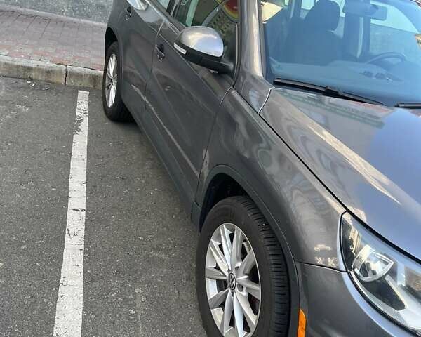 Серый Фольксваген Тигуан, объемом двигателя 1.98 л и пробегом 120 тыс. км за 15700 $, фото 2 на Automoto.ua