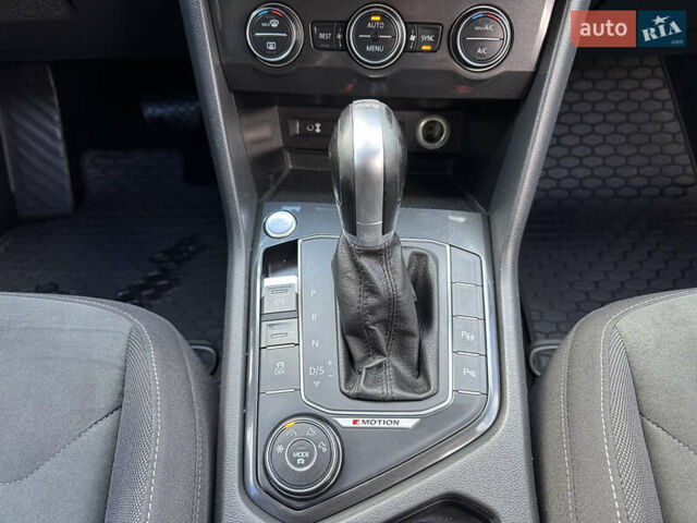 Серый Фольксваген Тигуан, объемом двигателя 2 л и пробегом 197 тыс. км за 22900 $, фото 19 на Automoto.ua