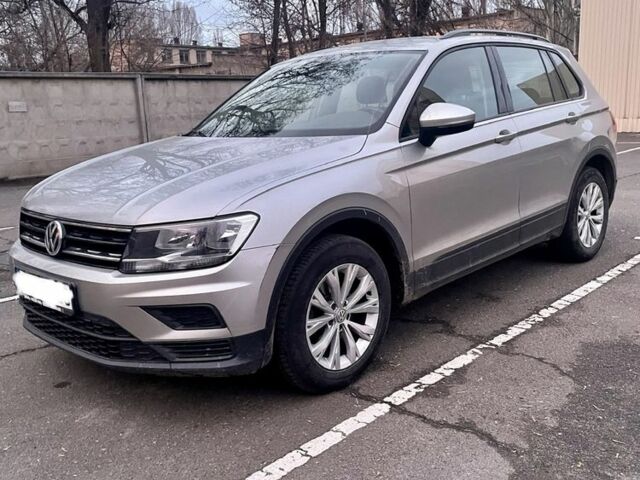 Сірий Фольксваген Тігуан, об'ємом двигуна 2 л та пробігом 250 тис. км за 15900 $, фото 4 на Automoto.ua