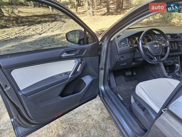 Серый Фольксваген Тигуан, объемом двигателя 1.98 л и пробегом 143 тыс. км за 20000 $, фото 10 на Automoto.ua