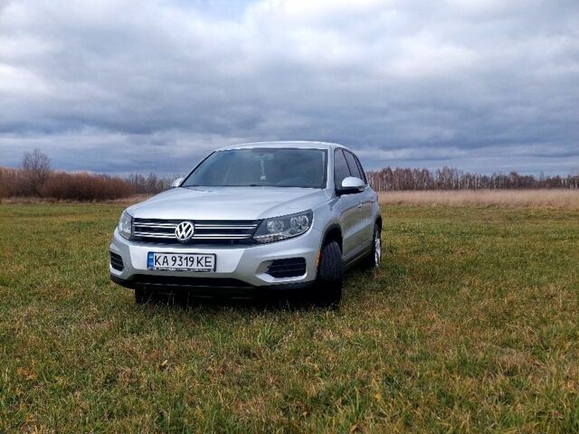 Сірий Фольксваген Тігуан, об'ємом двигуна 2 л та пробігом 48 тис. км за 14000 $, фото 4 на Automoto.ua
