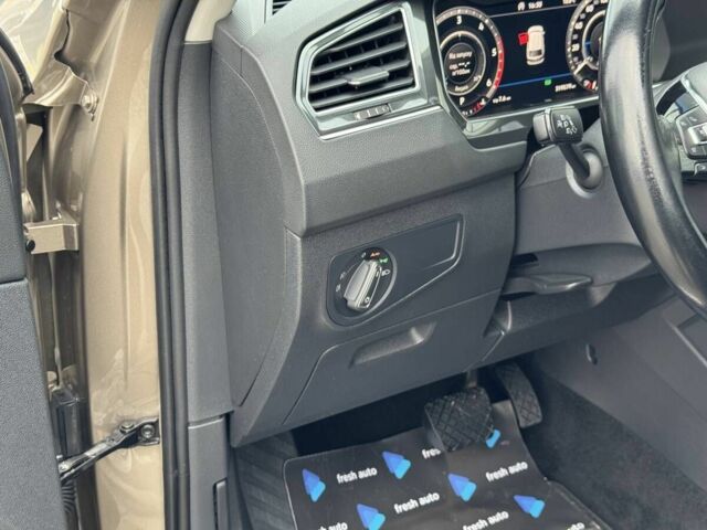 Серый Фольксваген Тигуан, объемом двигателя 2 л и пробегом 320 тыс. км за 20500 $, фото 15 на Automoto.ua