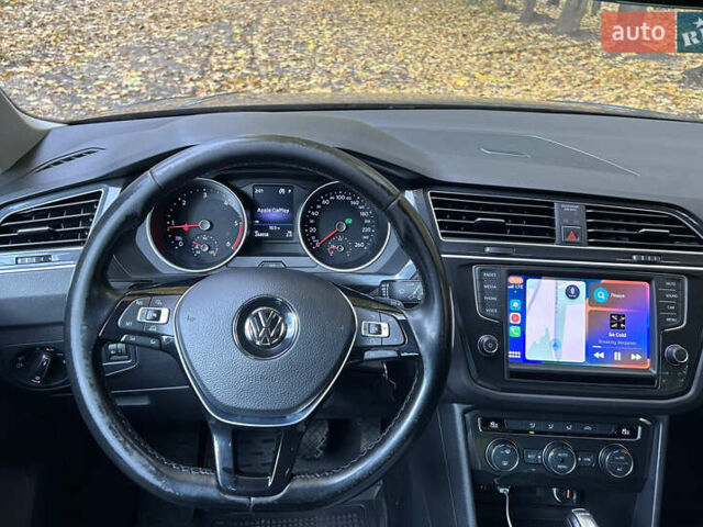 Серый Фольксваген Тигуан, объемом двигателя 1.98 л и пробегом 265 тыс. км за 20999 $, фото 2 на Automoto.ua