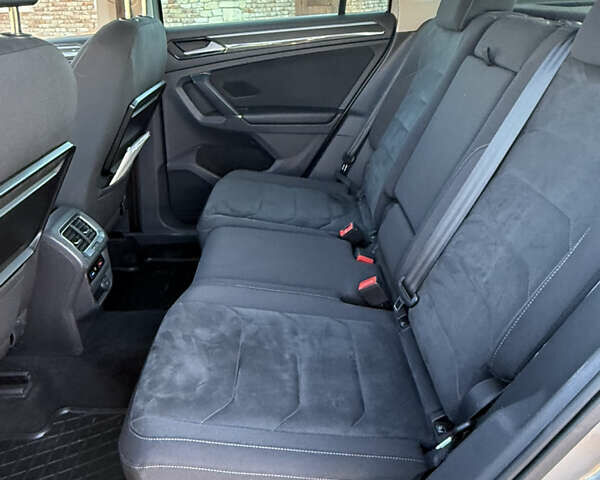 Серый Фольксваген Тигуан, объемом двигателя 2 л и пробегом 224 тыс. км за 25700 $, фото 74 на Automoto.ua