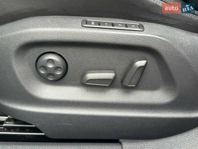 Серый Фольксваген Тигуан, объемом двигателя 2 л и пробегом 181 тыс. км за 15000 $, фото 40 на Automoto.ua