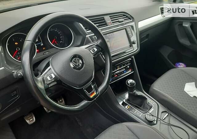 Серый Фольксваген Тигуан, объемом двигателя 2 л и пробегом 194 тыс. км за 25000 $, фото 6 на Automoto.ua