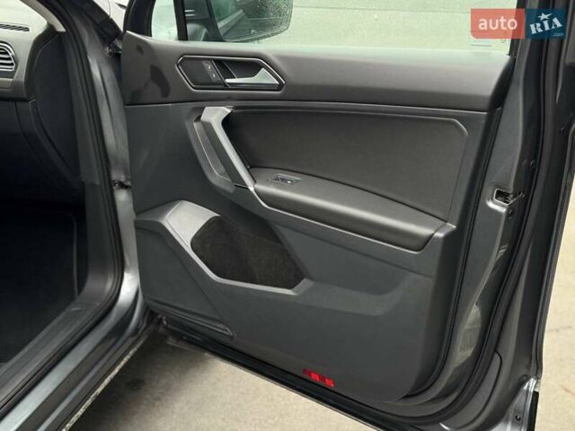 Сірий Фольксваген Тігуан, об'ємом двигуна 1.98 л та пробігом 152 тис. км за 18400 $, фото 58 на Automoto.ua