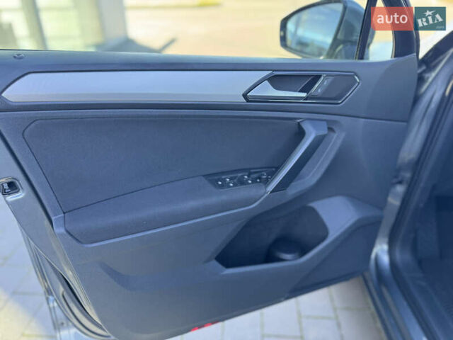 Сірий Фольксваген Тігуан, об'ємом двигуна 1.98 л та пробігом 84 тис. км за 23750 $, фото 42 на Automoto.ua