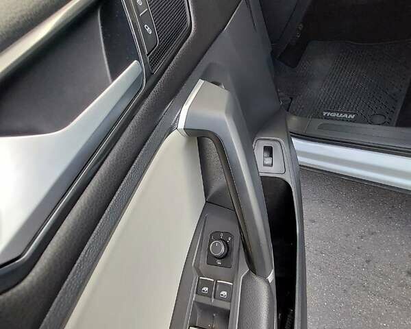 Сірий Фольксваген Тігуан, об'ємом двигуна 1.98 л та пробігом 163 тис. км за 24000 $, фото 15 на Automoto.ua