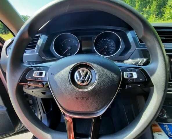 Сірий Фольксваген Тігуан, об'ємом двигуна 2 л та пробігом 105 тис. км за 11000 $, фото 8 на Automoto.ua