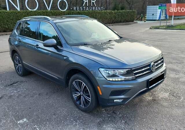 Серый Фольксваген Тигуан, объемом двигателя 2 л и пробегом 147 тыс. км за 23000 $, фото 6 на Automoto.ua