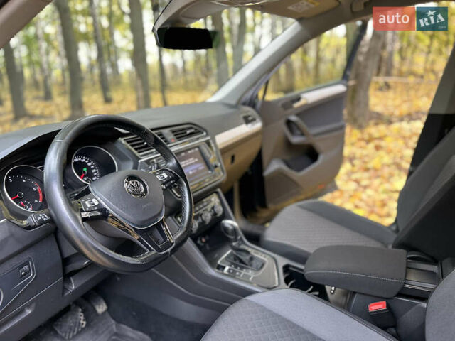 Серый Фольксваген Тигуан, объемом двигателя 1.98 л и пробегом 265 тыс. км за 20999 $, фото 29 на Automoto.ua