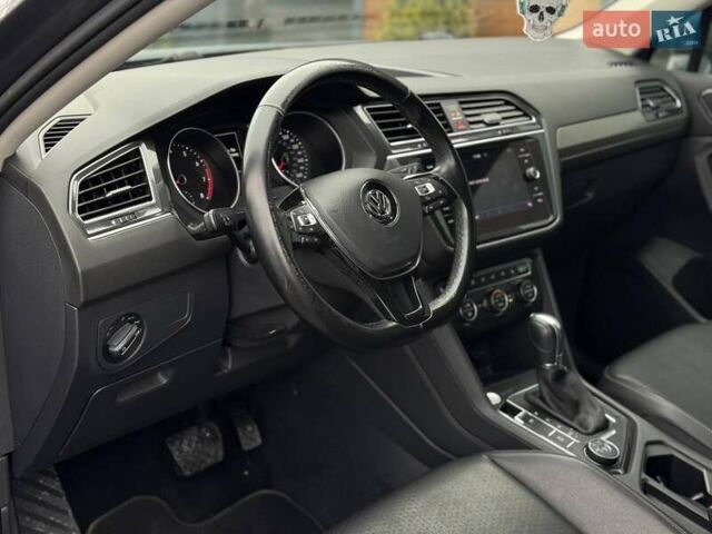 Сірий Фольксваген Тігуан, об'ємом двигуна 1.98 л та пробігом 152 тис. км за 18400 $, фото 33 на Automoto.ua