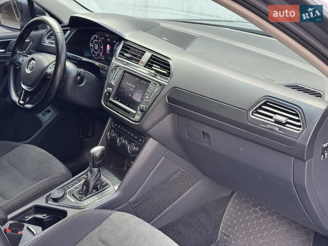Серый Фольксваген Тигуан, объемом двигателя 2 л и пробегом 197 тыс. км за 22900 $, фото 14 на Automoto.ua