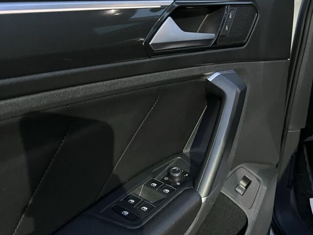 Серый Фольксваген Тигуан, объемом двигателя 2 л и пробегом 116 тыс. км за 28000 $, фото 18 на Automoto.ua