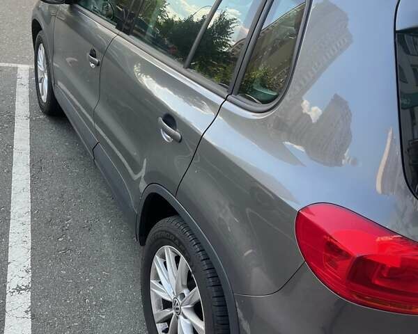 Серый Фольксваген Тигуан, объемом двигателя 1.98 л и пробегом 120 тыс. км за 15700 $, фото 5 на Automoto.ua