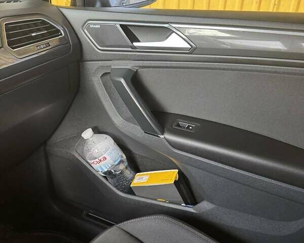 Серый Фольксваген Тигуан, объемом двигателя 2 л и пробегом 197 тыс. км за 22900 $, фото 13 на Automoto.ua