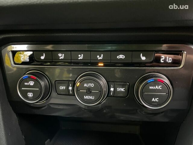 Серый Фольксваген Тигуан, объемом двигателя 2 л и пробегом 205 тыс. км за 16940 $, фото 43 на Automoto.ua