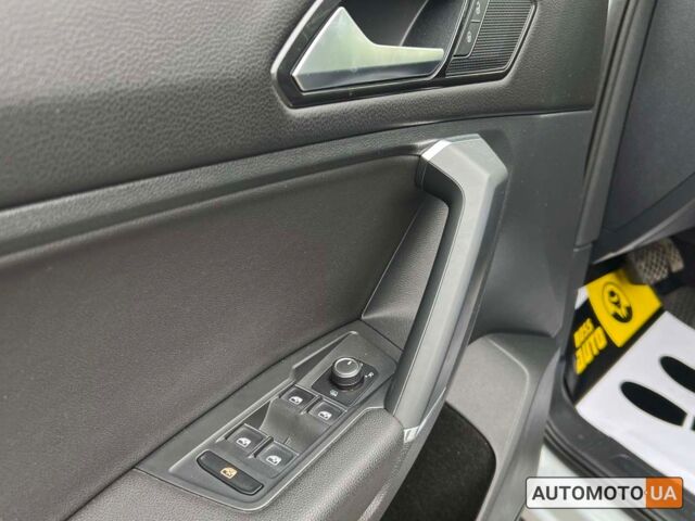 Сірий Фольксваген Тігуан, об'ємом двигуна 2 л та пробігом 60 тис. км за 24699 $, фото 15 на Automoto.ua