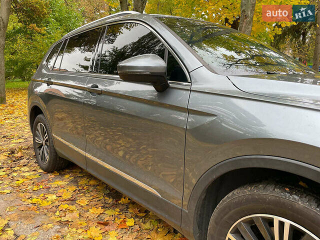 Серый Фольксваген Тигуан, объемом двигателя 2 л и пробегом 205 тыс. км за 16940 $, фото 7 на Automoto.ua